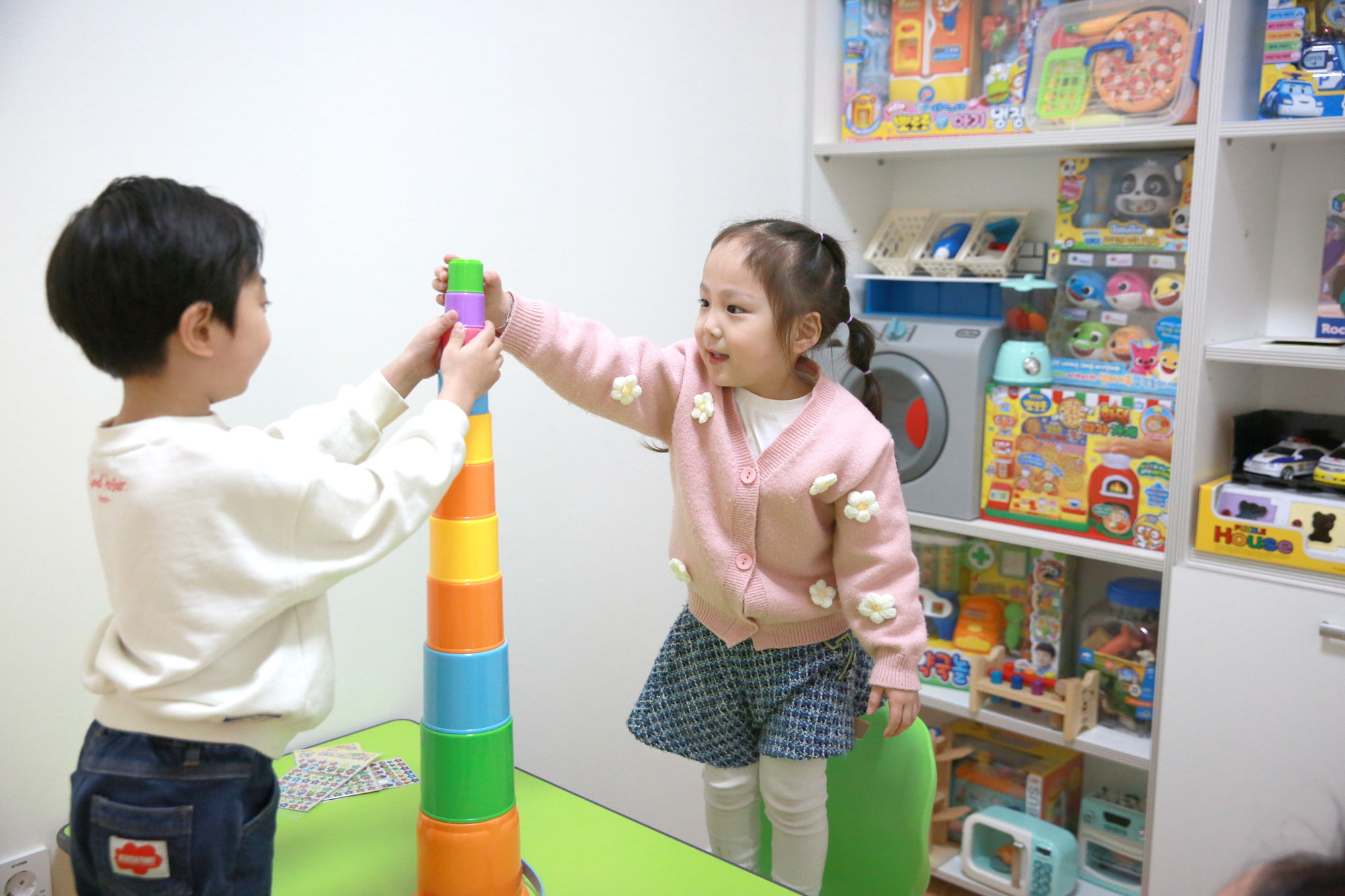 아동의 전반적인 발달 수준을 확인하는 발달평가 이미지